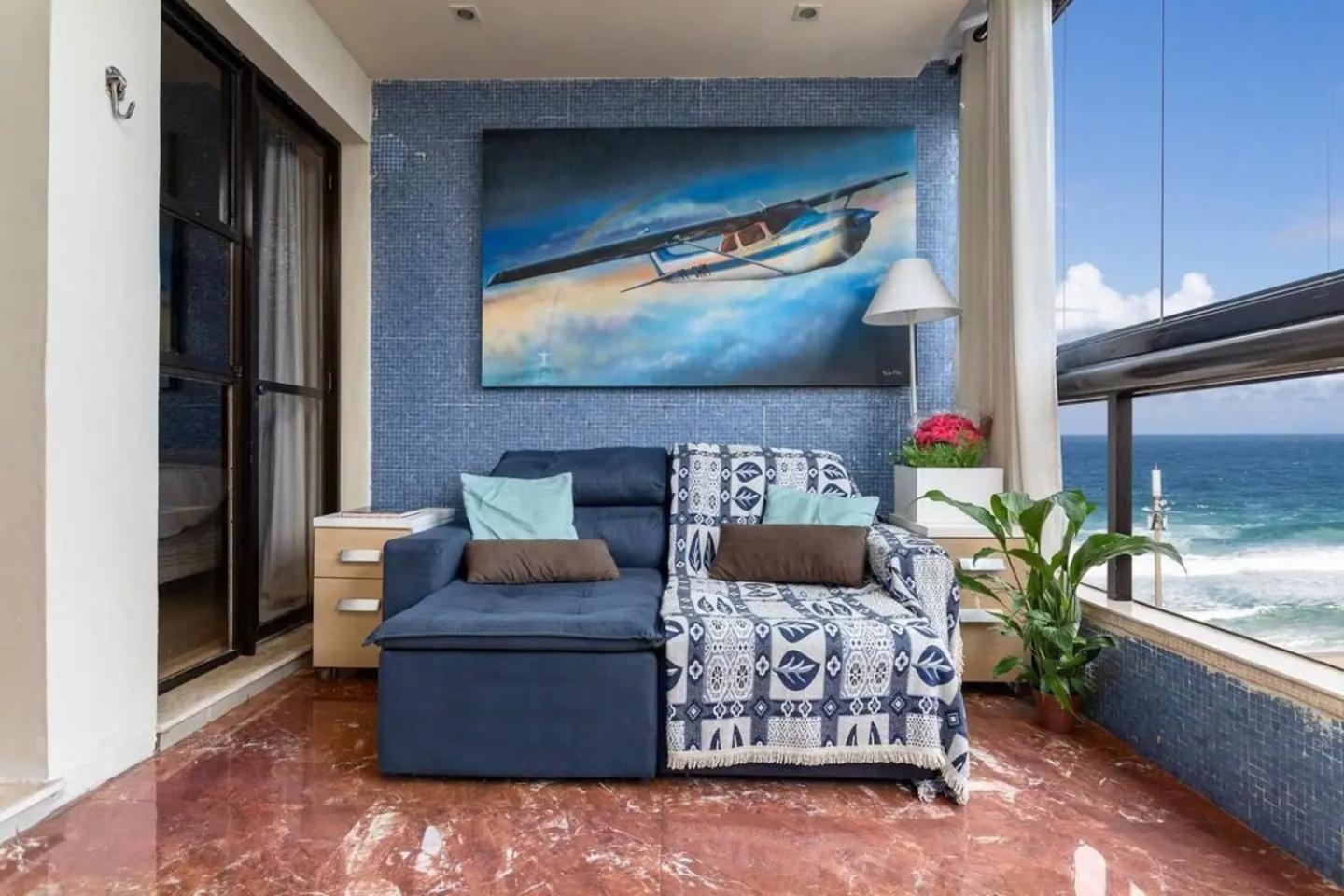 Lindo Ap Frente Ao Mar Da Barra! Apartamento